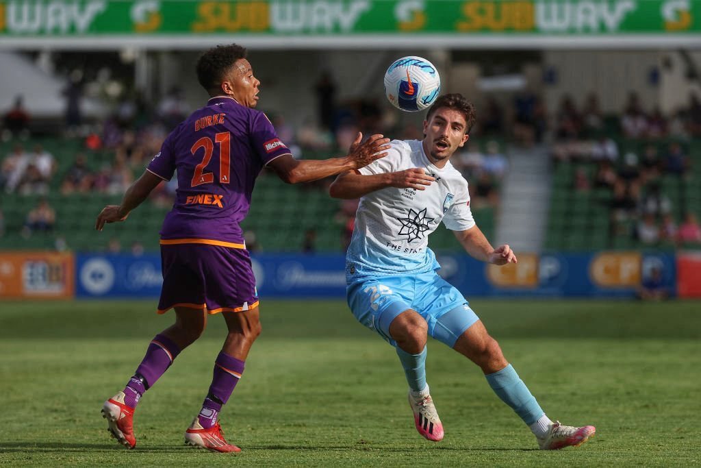 ⏰ FT: 🟣 Glory 0 - 2 Sydney 🔵

Another loss. Frustrating from the ref but if we were clinical enough it should have been very different. Next up is Central Coast on Tuesday