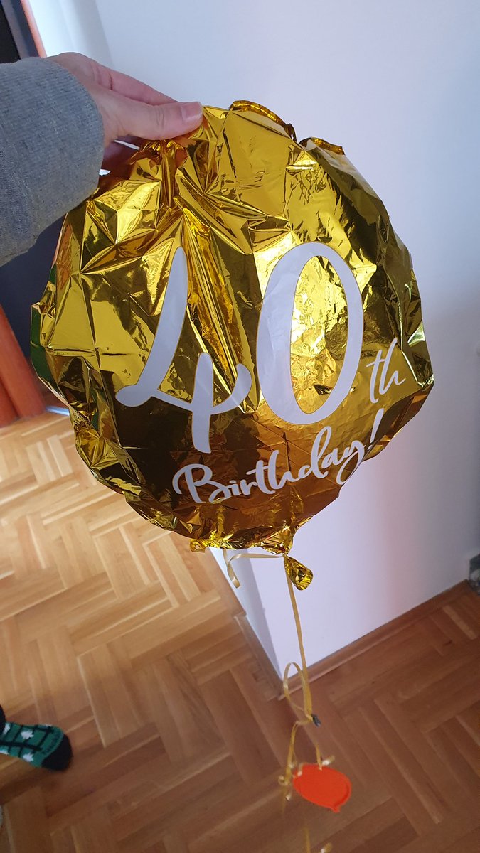 kn3z's tweet photo. Kupio sam balon i putem doma ga je mali probušio #thisisfourty https://t.co/N6qApTs38g