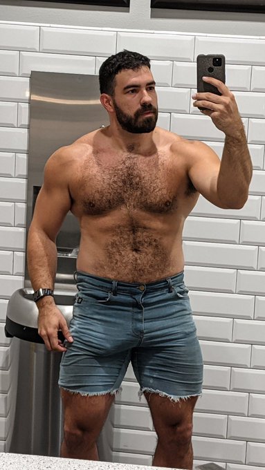 It's definitely jorts season 😎 https://t.co/hynoMMuk84