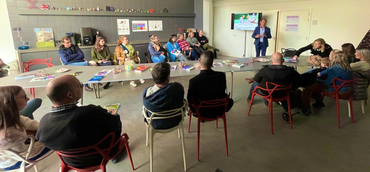 GLW_UHasselt's tweet photo. Uit de startblokken met warm welkom van vice-decaan prof. dr. Lambrichts @uhasselt #fysieke #infodag. Wil je meer weten over MSc in de verpleegkunde en de vroedkunde: prof. dr. @JochenBergs vertelt alles over deze unieke opleiding #innoverend #THINK3 https://t.co/l5aU1HQkkr