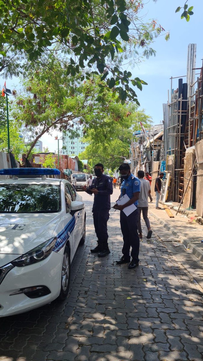 MaleCityPolice's tweet photo. @MaleCitymv ގެ އެހީތެރިކަމާއެކު ފަޅުމަތީމަގު (ނީލަން ފިހާރަ ހިމެނޭ ސަރަޙައްދު) ސާފުކުރުމުގެ މަސައްކަތް ކުރަމުންދަނީ. 📷 https://t.co/nMJKFM2mRH