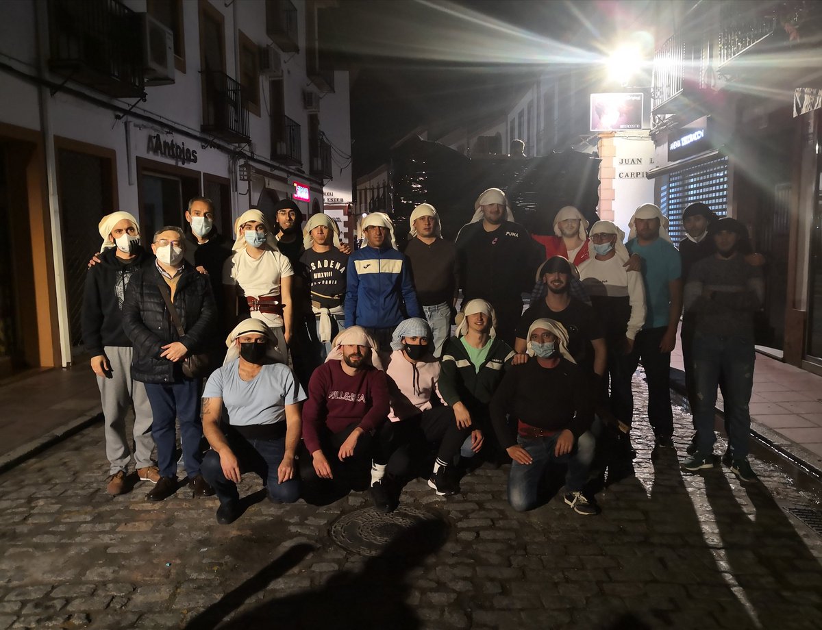 Misericordia_Mo's tweet photo. Ensayo de costaleros realizado en la noche de ayer por las cuadrillas del Santísimo Cristo de la Misericordia y Nuestra Señora de las Angustias. https://t.co/Qba4KOAeR6