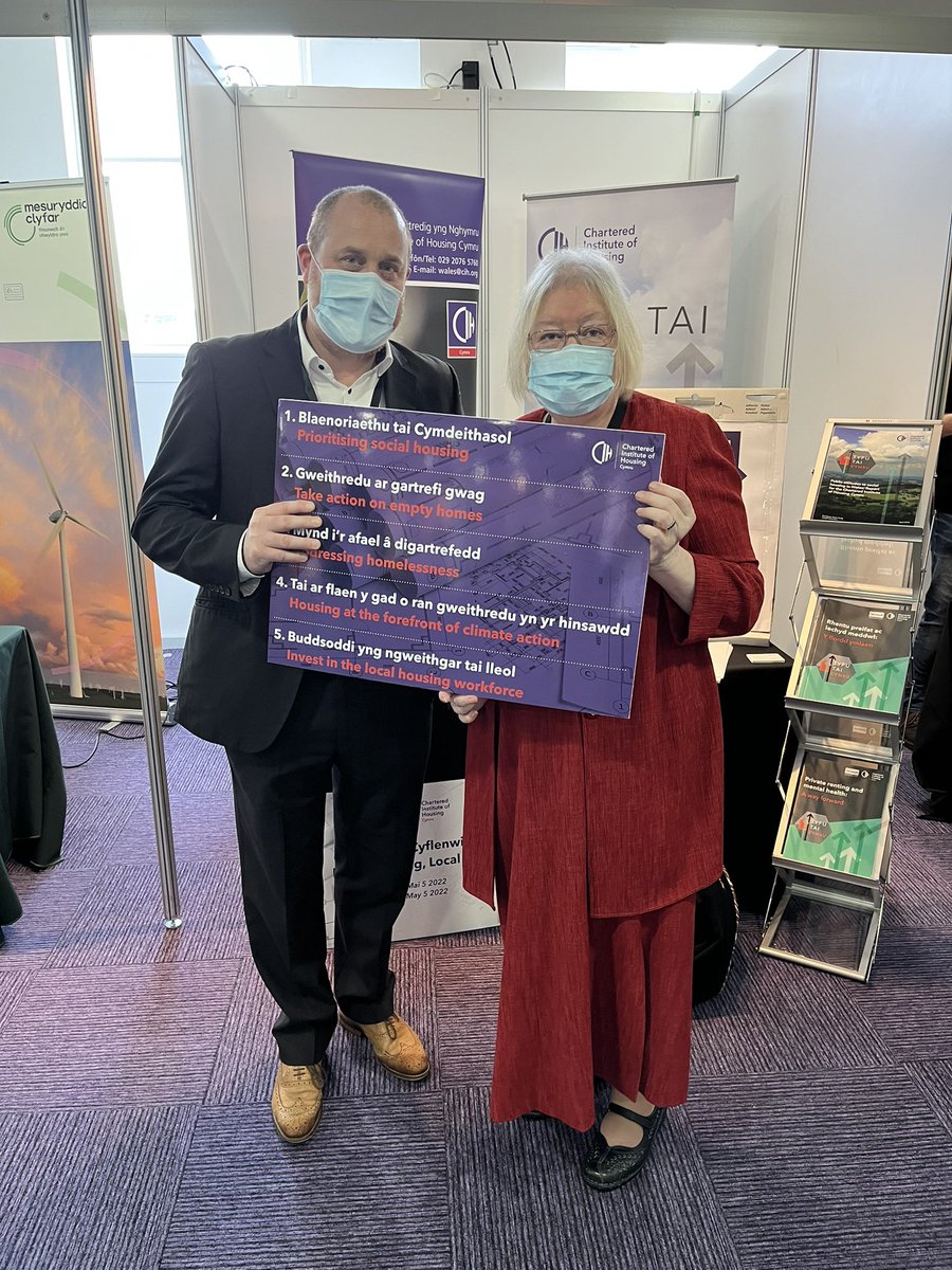 CIHCymru's tweet photo. Thanks to long-term supporter of the housing sector @ann_jonesam
for stopping by and showing your support for our #ThinkHousing pledges!
Diolch i gefnogwr tymor hir y sector tai @ann_jonesam
am ddangos eich cefnogaeth i'n haddewidion #MeddyliwchTai ! https://t.co/pLZjTTmQnz