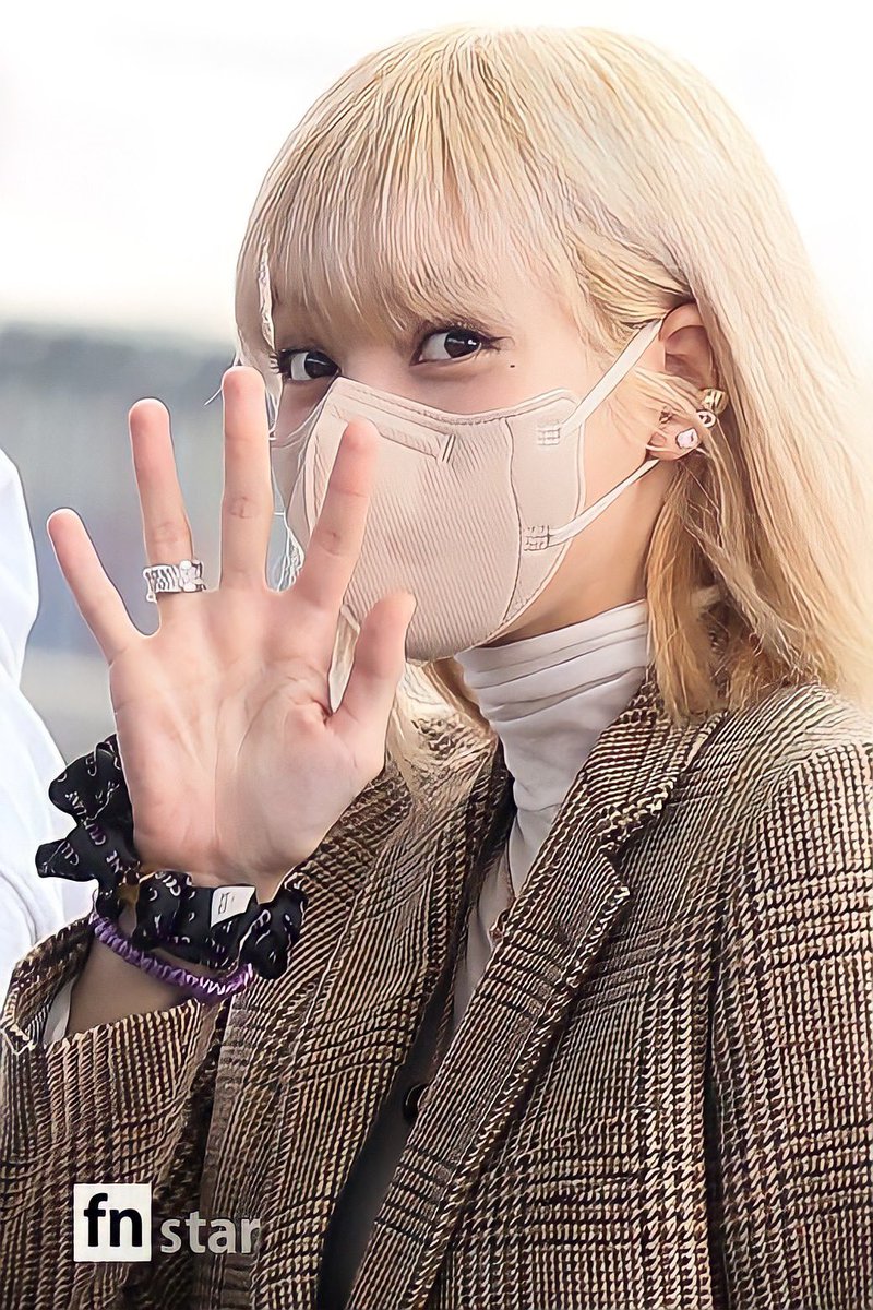 MakNae_IS's tweet image. แมสลิซ่าเตรียม Soldout มีแต่คนถามหาแมส 😂