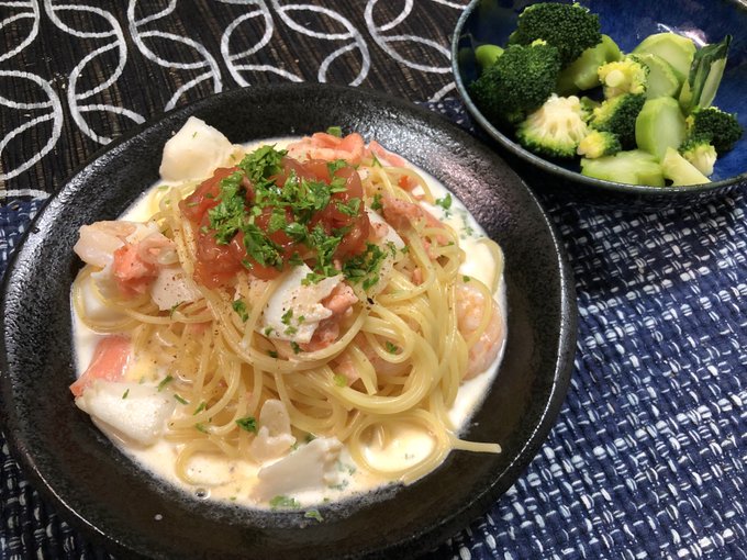 大盛りシーフードクリームパスタ。
鮭フェア。 