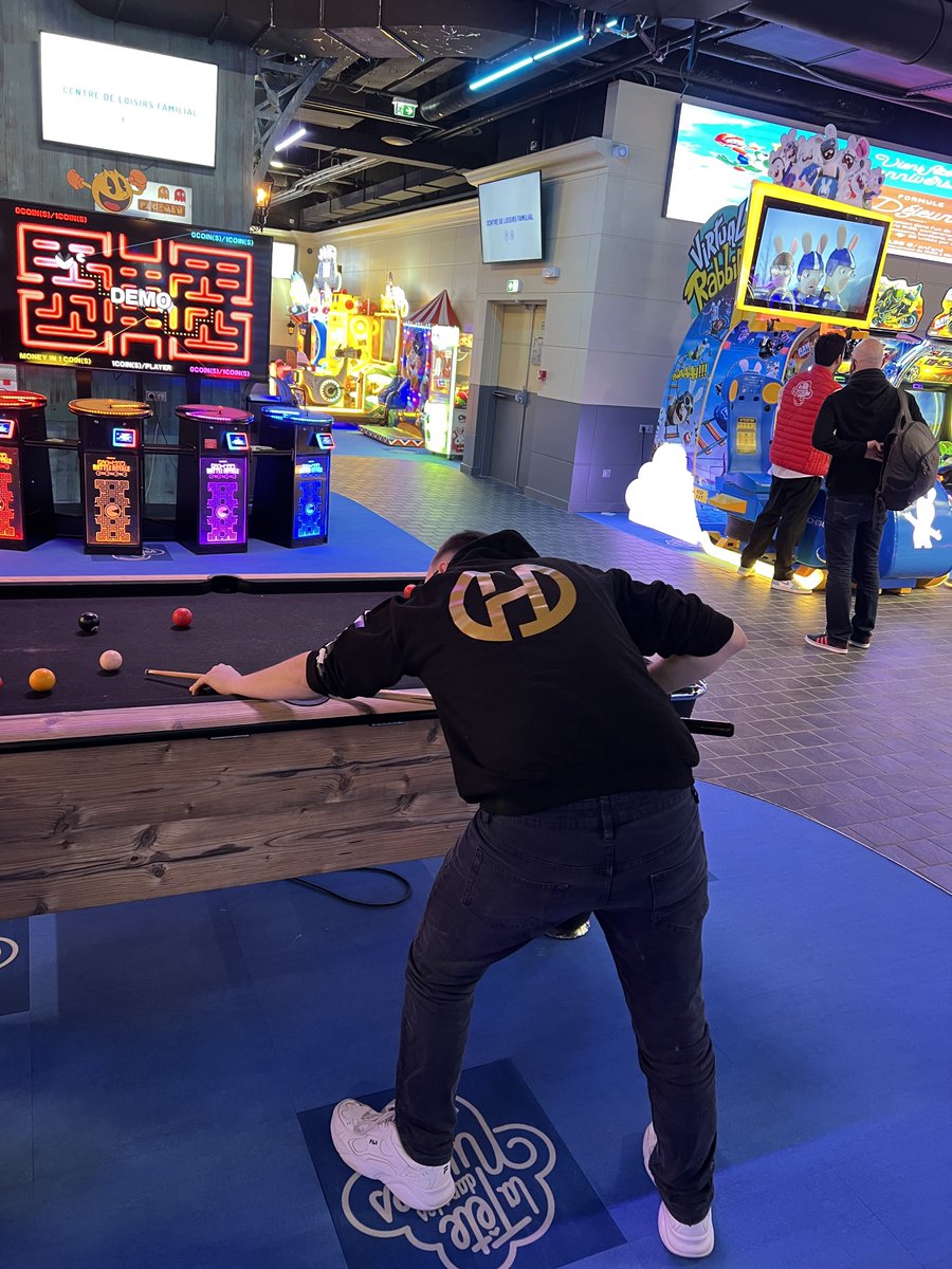 HelleoOw's tweet photo. Il est beau notre @lpcontro 😍 Bien sûr il reste meilleurs sur Overwatch qu'au billard🔥

👕: https://t.co/yXhwU7ACms 
#GiveMeFire https://t.co/WpzOSdFR3X