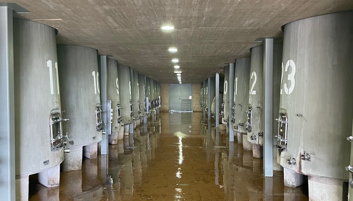 Concrete evidence of the increasing popularity of this recuperated material for ageing (not just fermenting) #wine bit.ly/3CzW9lg