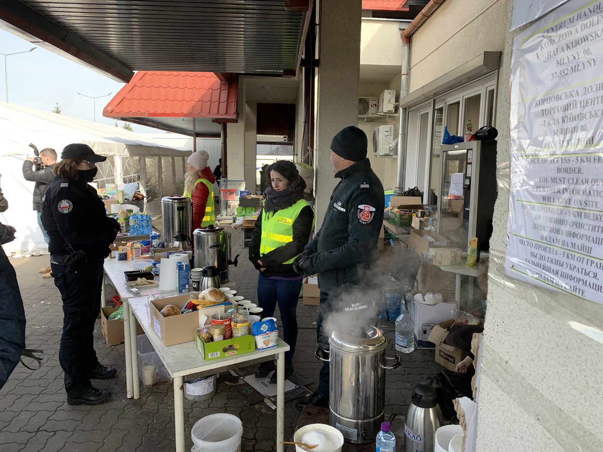 EUAmbSchmidt's tweet photo. At the Polish-Ukraine border crossing at Korczowa this morning. A warm, well-organised reception into the #EU 🇺🇦🇪🇺 https://t.co/yKKrQbbqRE