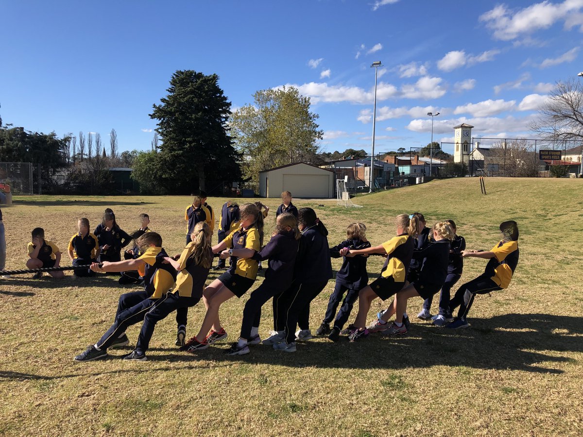 charmiller___'s tweet photo. TUG OF WAR! On my most recent placement, my students participated in a game of tug of war on the school oval as part of science lesson. The focus of the lesson was unequal forces. 💪 #ACUedu_p https://t.co/qqnOF47tQW