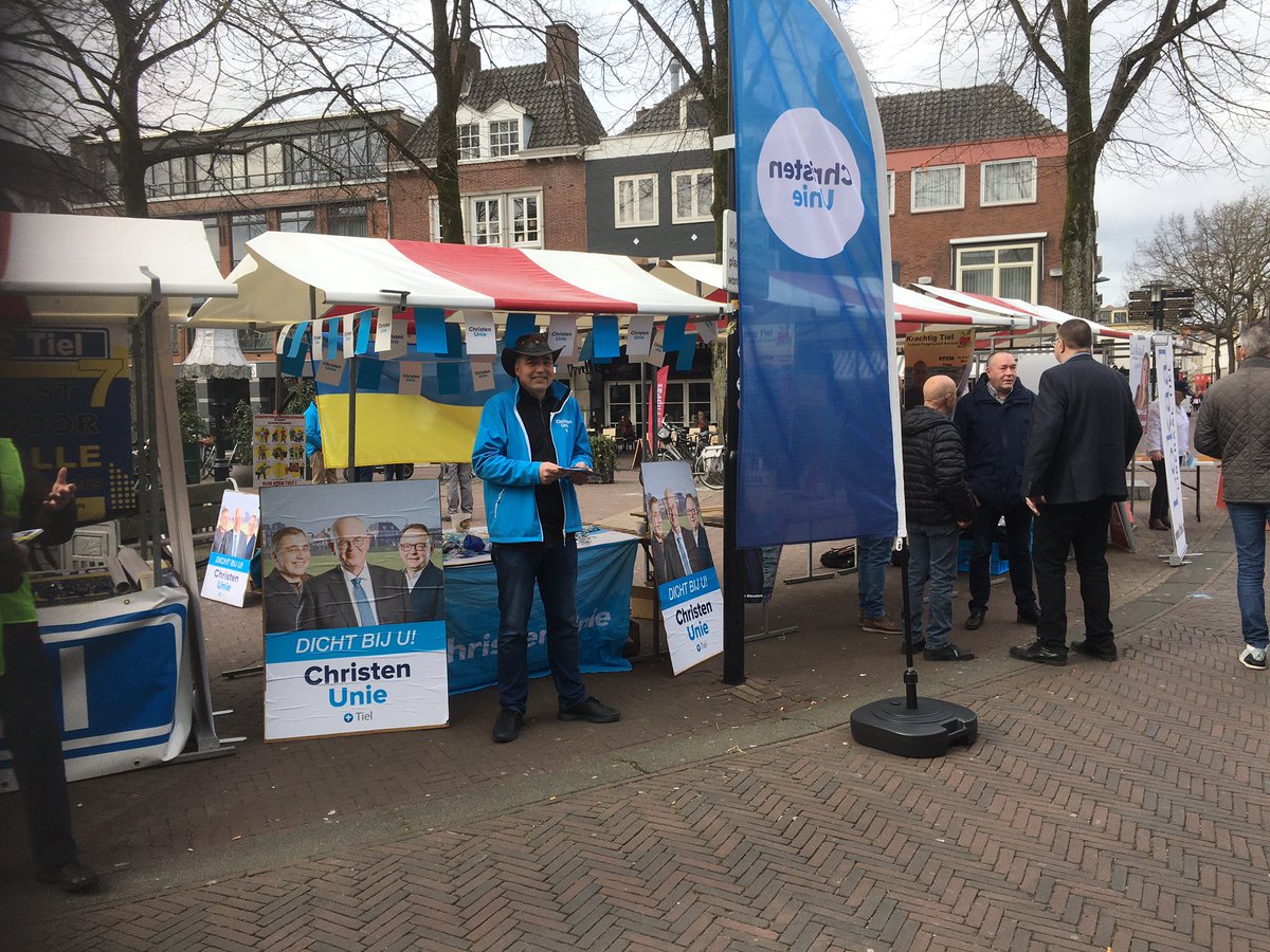 ChristenUnie Tiel op de verkiezingsmarkt. Groenmarkt Tiel.