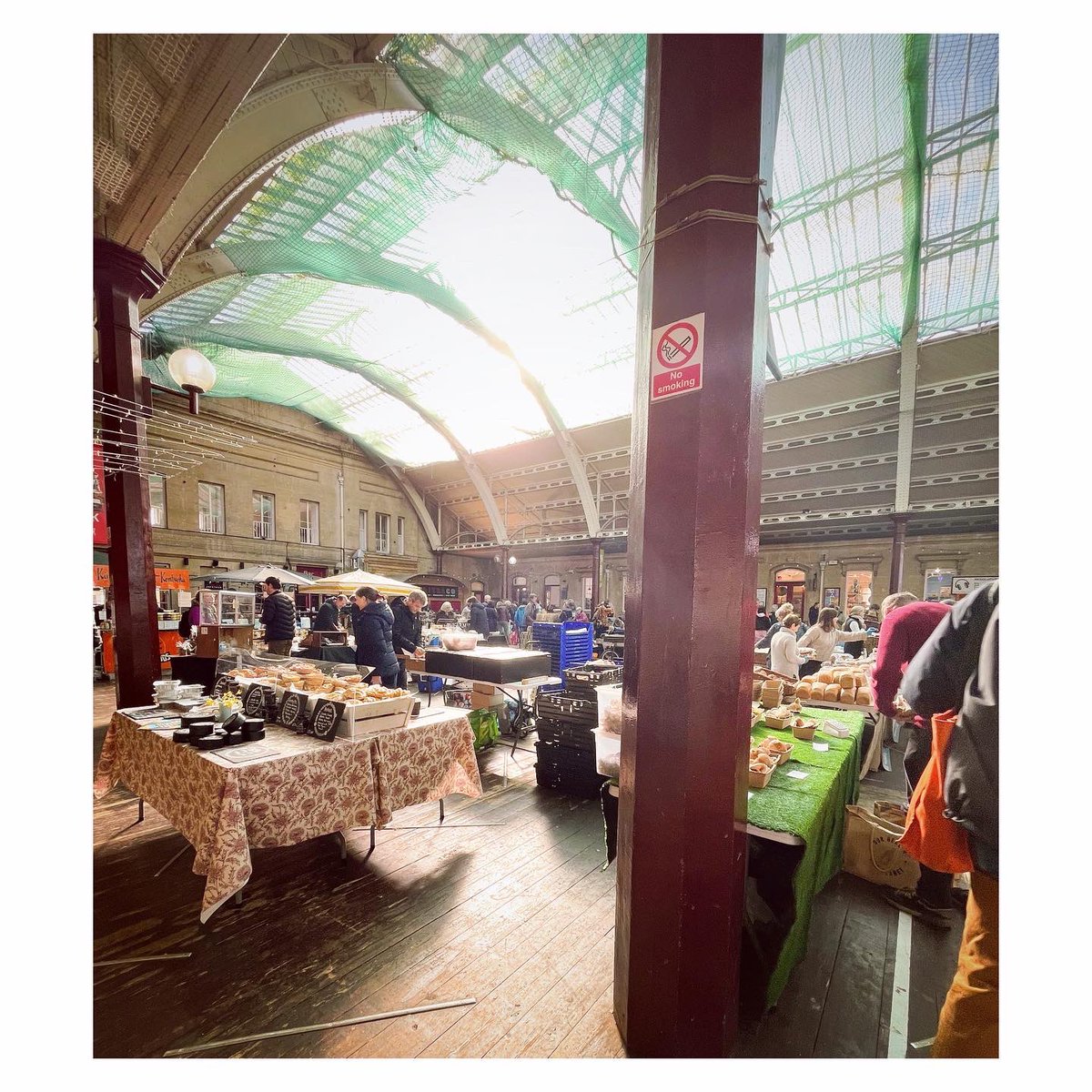 StudioSugarcane's tweet photo. It’s great to be back at Bath Farmers Market this sunny morning! We’ll be here until around 12 with macarons, Madeleines, florentines, marshmallows, snowballs, and a selection of cake slices!
#bathfarmersmarket #sugarcanestudio #shoplocal #independentbath #visitbath https://t.co/2eIsitN1gl