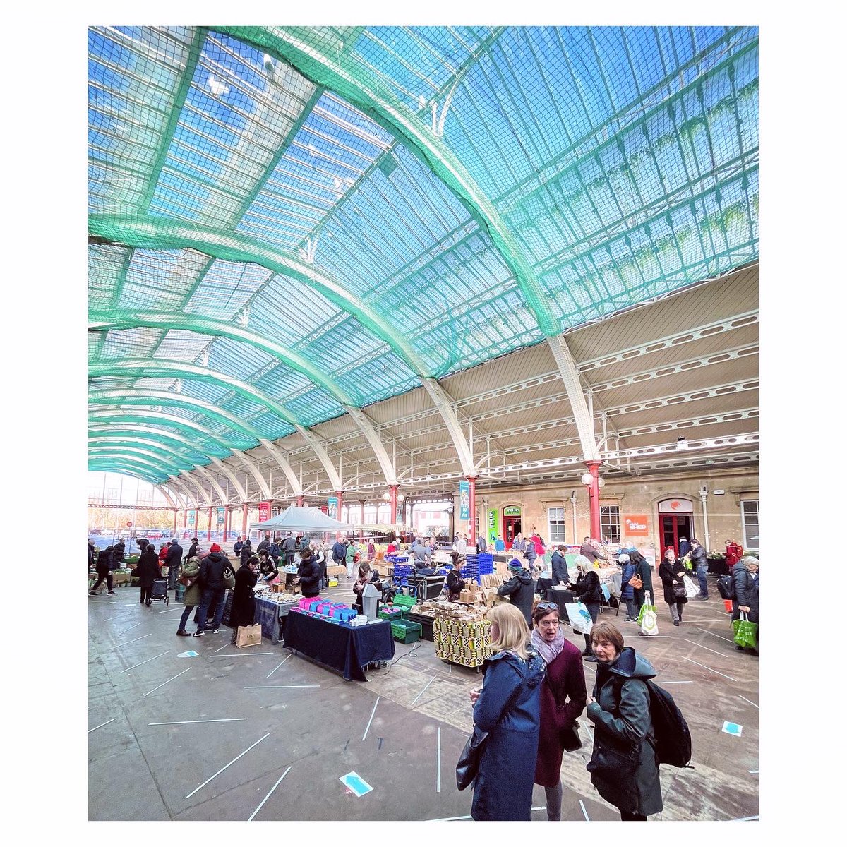 StudioSugarcane's tweet photo. It’s great to be back at Bath Farmers Market this sunny morning! We’ll be here until around 12 with macarons, Madeleines, florentines, marshmallows, snowballs, and a selection of cake slices!
#bathfarmersmarket #sugarcanestudio #shoplocal #independentbath #visitbath https://t.co/2eIsitN1gl