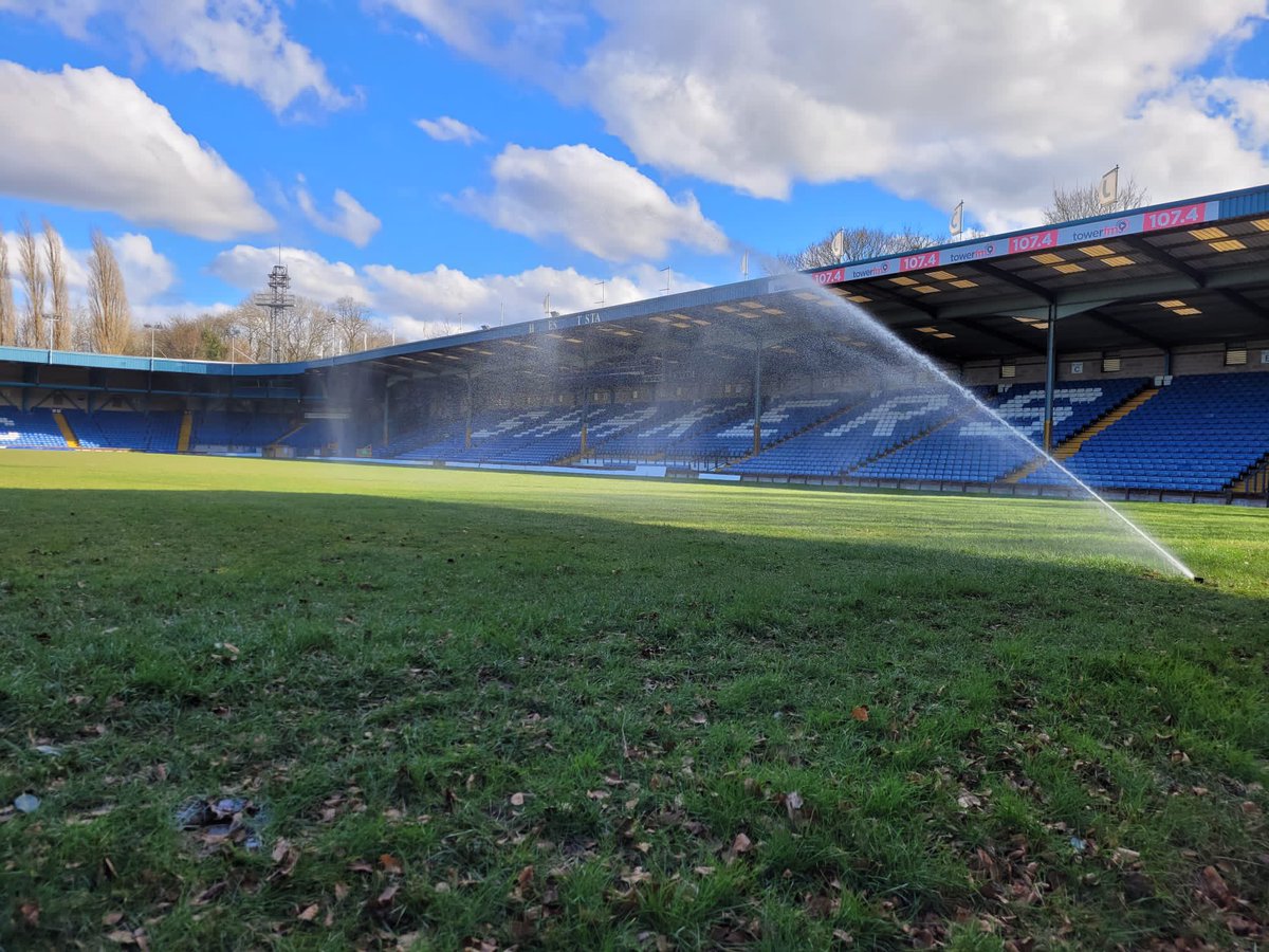 EventsAtGigg's tweet photo. ๐ตโช๏ธThank You!โช๏ธ๐ต
Huge thank you to local business @KARUK_LTD. Mike popped down to the ground this week to look at the job we are doing and offered his support on the project to keep the pitch maintained with the Irrigation system
#TheGiggCleanup #Irrigation #Pitch #GiggLane https://t.co/xdiFOwCfPD