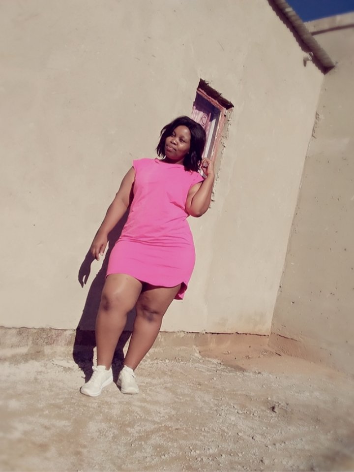 Ziphozamambo's tweet photo. HHESHE  MBHEMI.. Kusho mina INKABIKAZI 😅 YoMzulu https://t.co/WvE241Ww3V