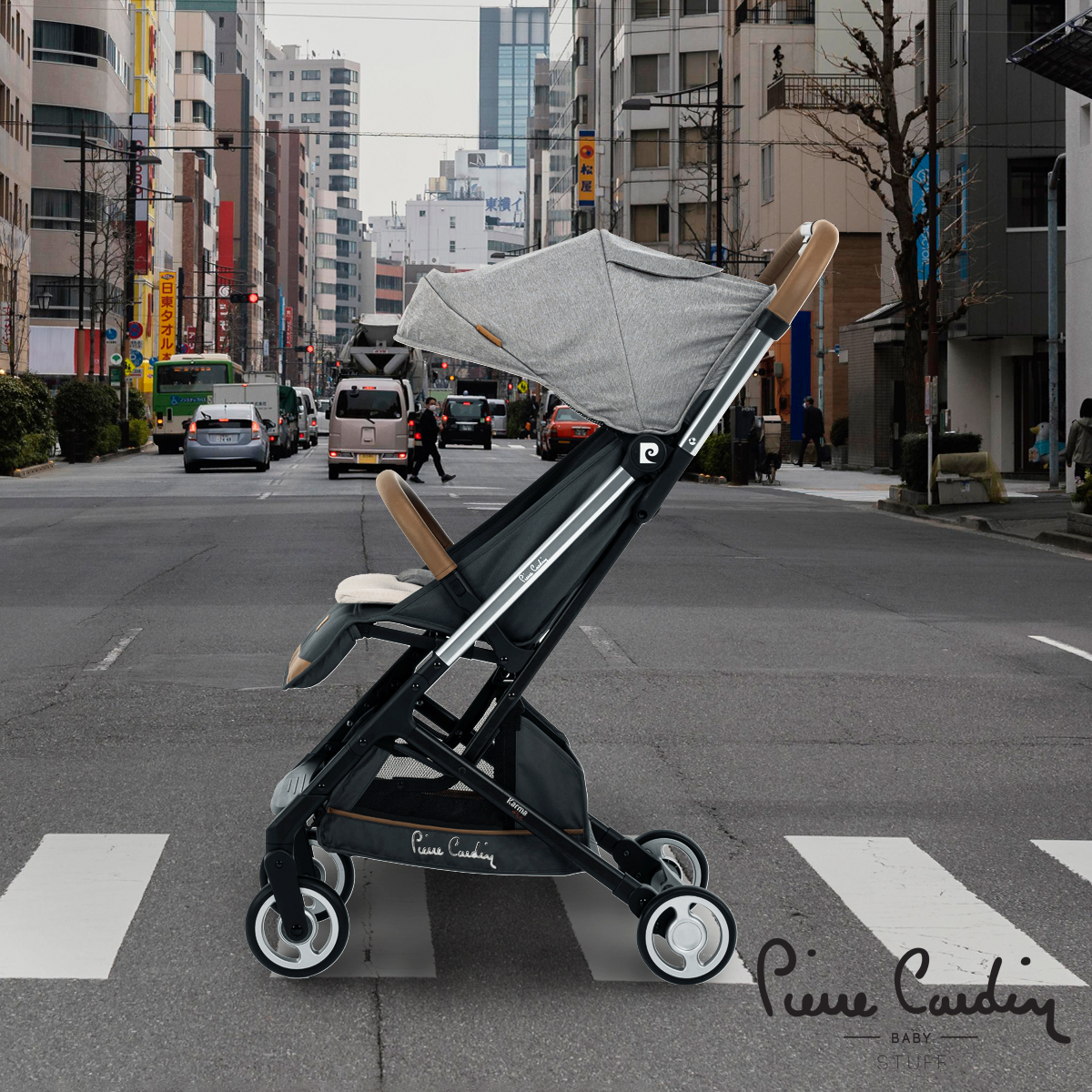 Ekstra dolgulu iç pedi ve tek elle kapatıp, tek elle açabilme özelliği sayesinde sadece çocuğunuzun değil, sizin de bayılacağınız Pierre Cardin Karma Plus Seyahat Sistem Bebek Arabası, vazgeçilmeziniz olacak.

#PierreCardinBebek #Bebek #BebekArabası #Seyahat #Konfor