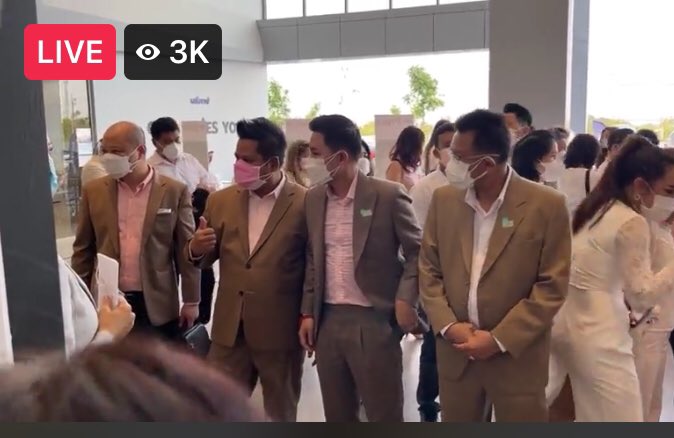 แล้วคือทีมทนายเขามาธีมสีเดียวกัน น่าร้ากกก...  #แตงโมต้องได้รับความยุติธรรม #แตงโมต้องไม่ตายฟรี #แตงโมภัทรธิดา