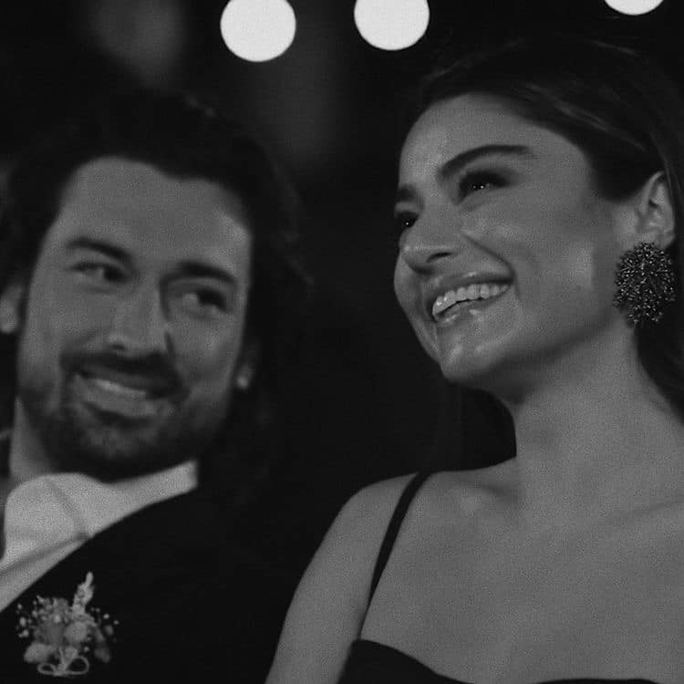 Gözleri bana gülümsedi ve ruhum titredi!💙🔥💚
#AyçAlp #AyçaAyşinTuran #AlpNavruz