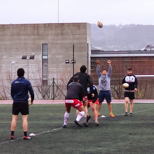 hernanirugby's tweet photo. Lehen taldea iritsi da Galizira 💪

Aktibazio ariketak egiteko unea arratsaldeko partida baino lehen.

#BultzaHernani | #HCRE 
#CMOValves https://t.co/bhs2GfZsJ5