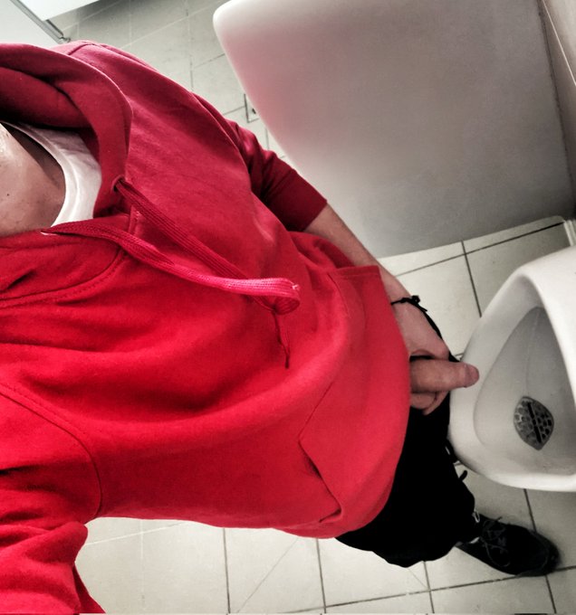 Wanna make me hard in the public toilet? ??? https://t.co/Y15wvMNgM3