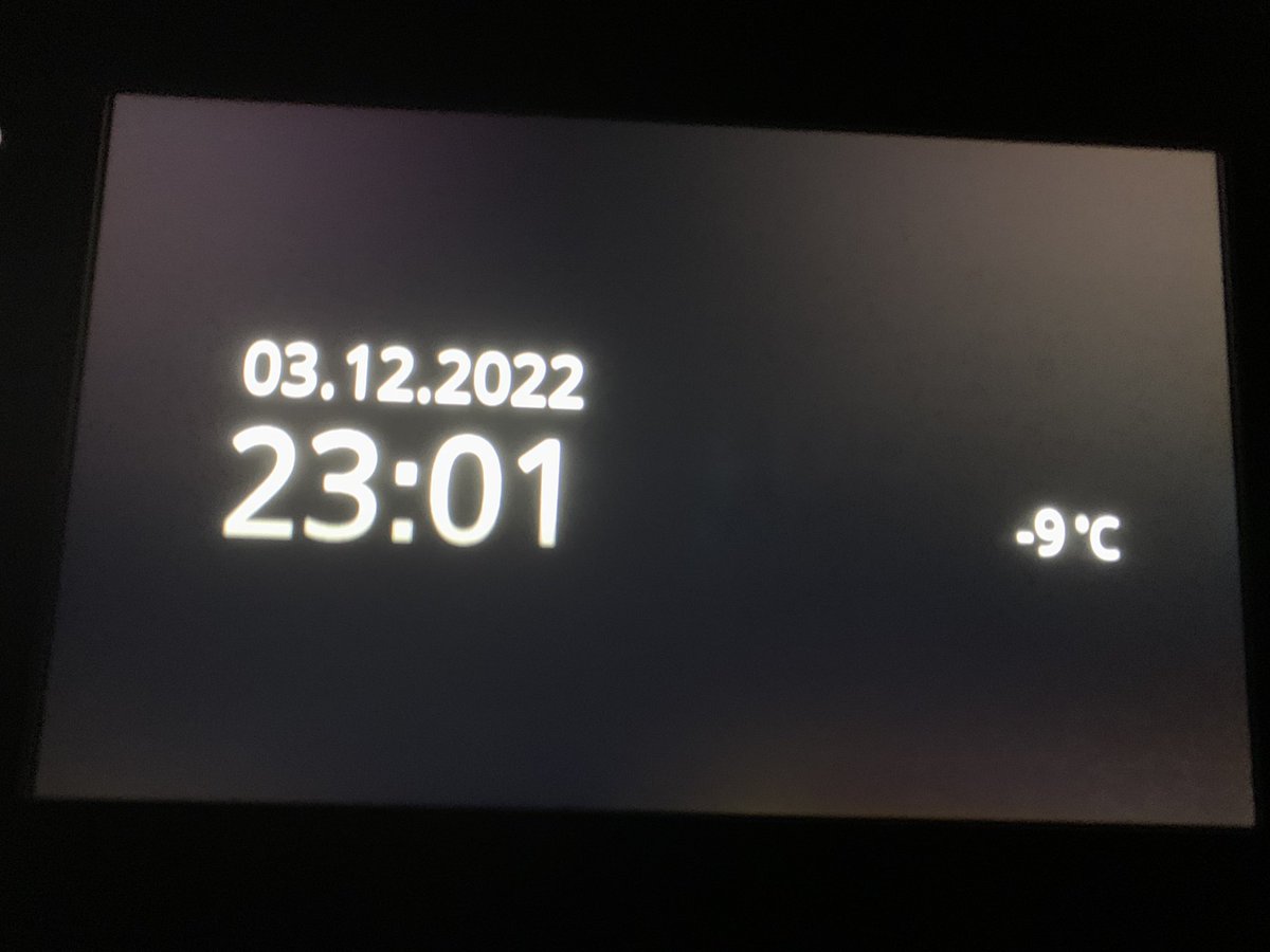 titomatic's tweet photo. La noche era fría en Medyka, la frontera de Polonia con Ucrania -9º @vicentmontagud https://t.co/W7PqDfTC23