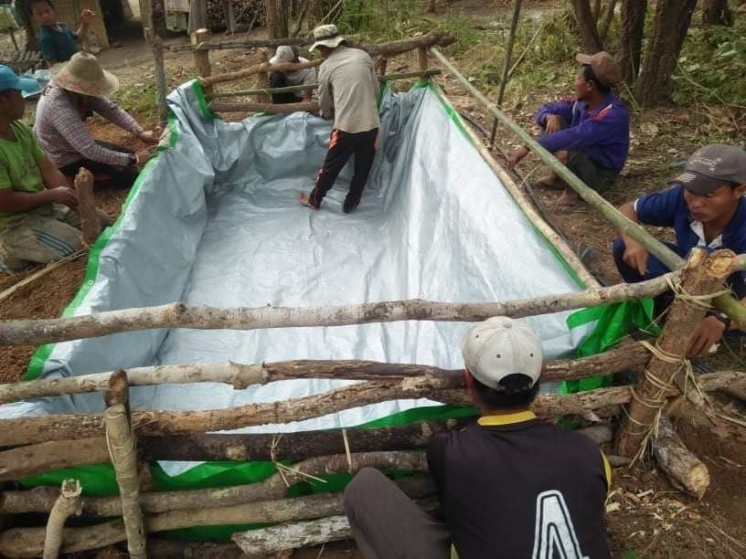 ZawWin35334's tweet photo. Over half of the refugees population in Kayah state now face with shortages of water supply for their drinking and usage.  #VillagesBurntDownByJunta #2022Mar12Coup #WhatsHappeningInMyanmar https://t.co/SnikyYFcWf