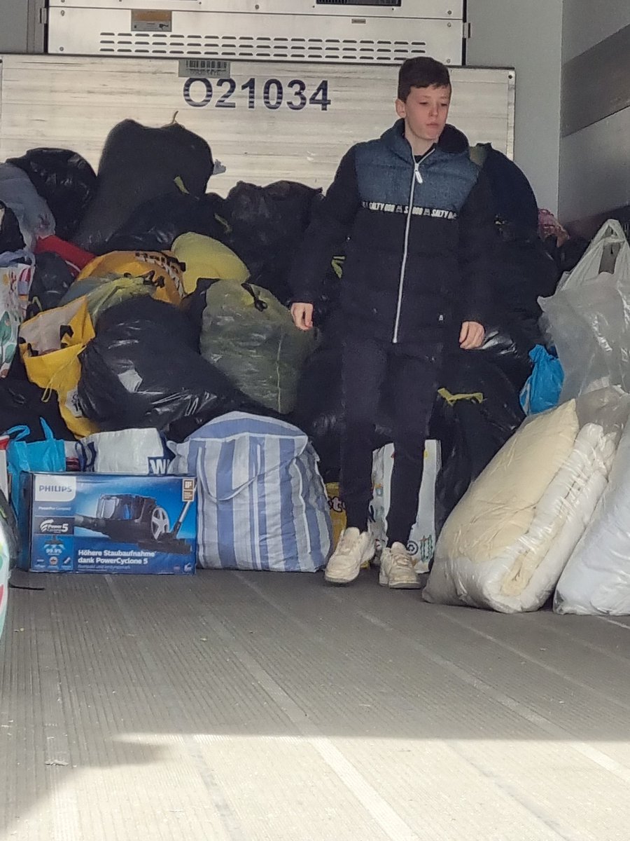 Ook bij <a href="/vvsvi/">v.v. SVI</a> wordt er druk ingezameld voor Oekraïne. Hebt u nog warme kleding, dekens en medicijnen? Breng het dan naar Sportpark De Siggels.
