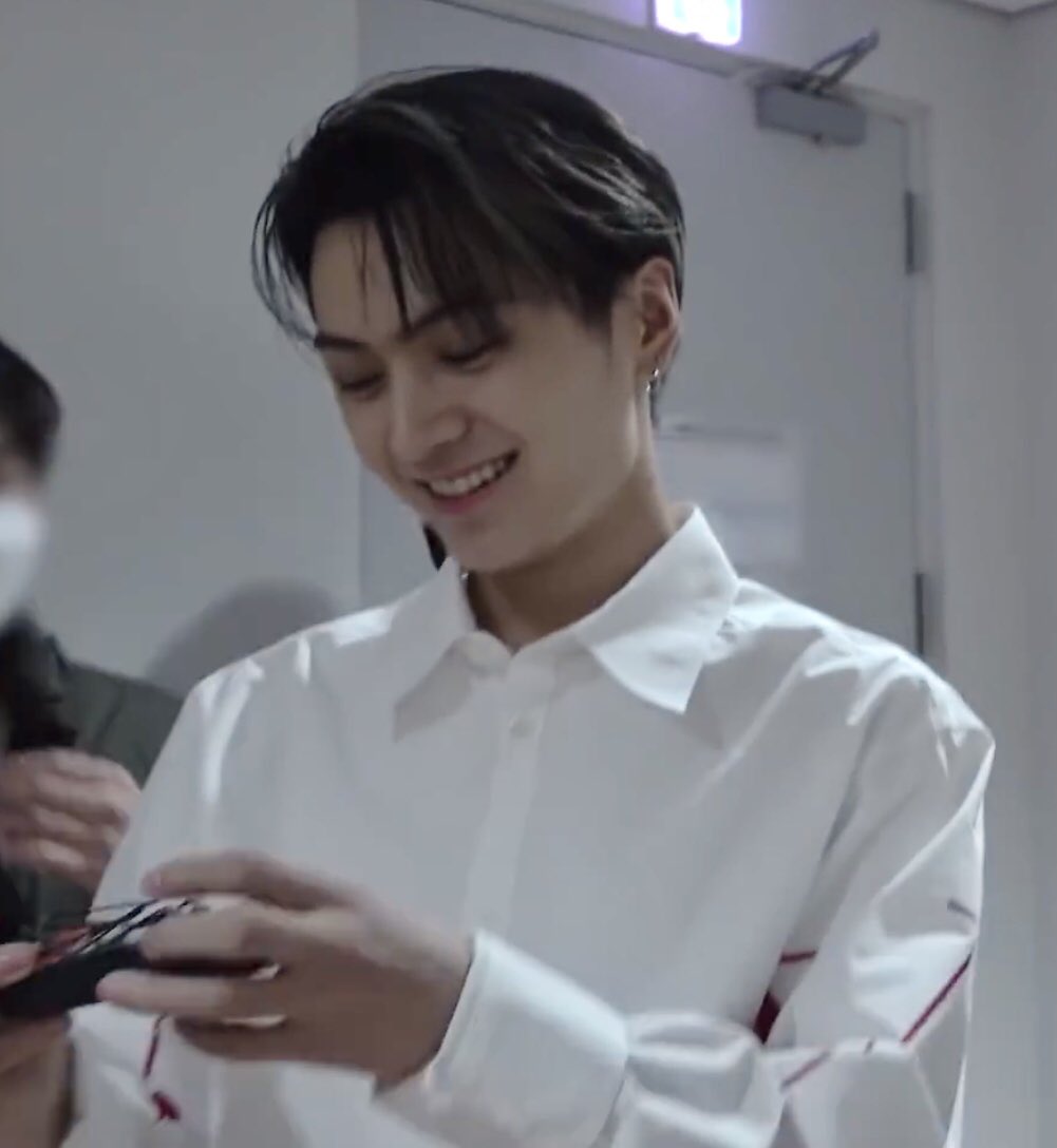 0420FEED's tweet photo. So attractive. #JAY #ENHYPEN_JAY https://t.co/iajPbHPunE