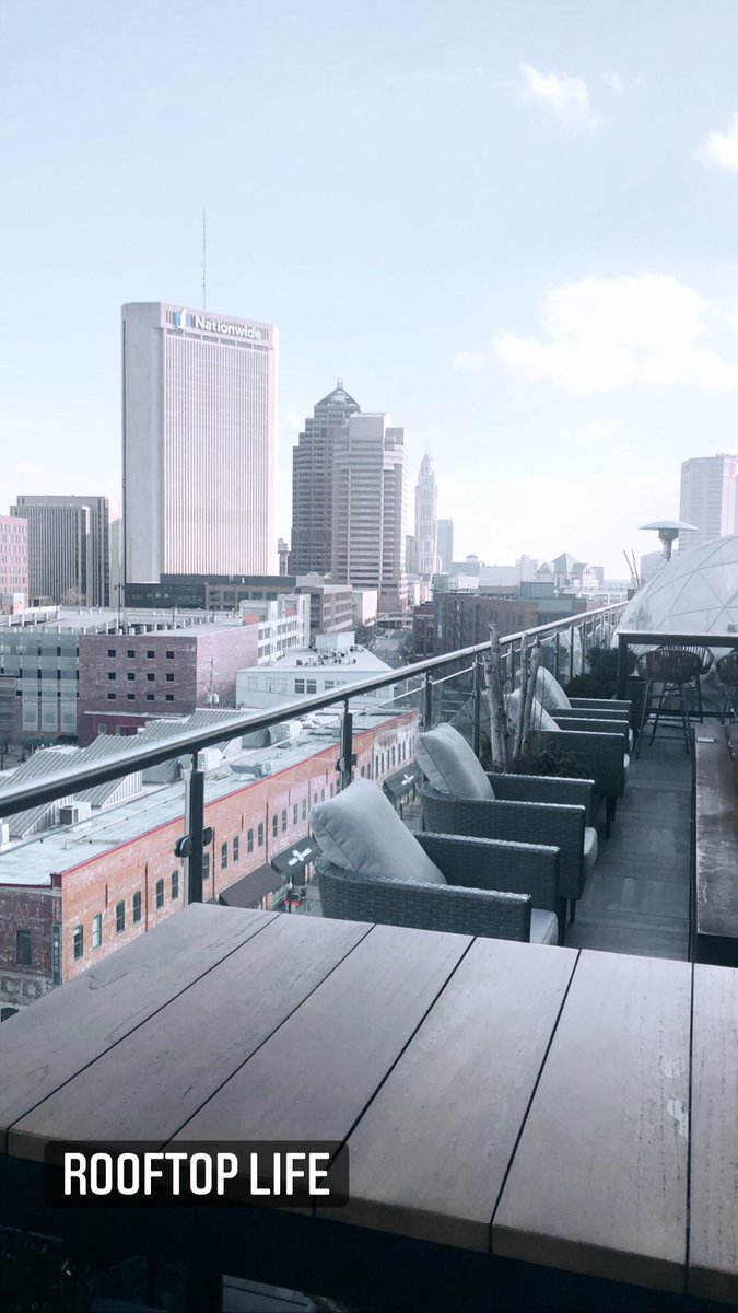 AMILAFAM's tweet photo. Traveling and working really enjoyed #ohioviews #rooftop #rooftopliving #citylife https://t.co/L4w3R0kdHc