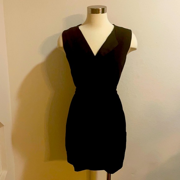 dree_miller's tweet photo. So good I had to share! Check out all the items I'm loving on @Poshmarkapp #poshmark #fashion #style #shopmycloset #anthropologie: https://t.co/tYxFRtRhJI https://t.co/jUvmPVxXD9