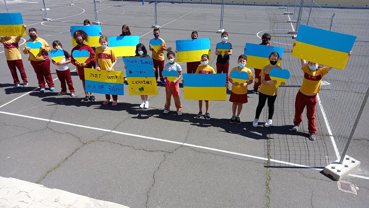 aleomal's tweet photo. From Spain-CEIP Chimisay(3)- Students 5th graders say:"NOT WAR!!!-Canary Islands with Ucrania". @ZelenskyyUa #StopWar #Ucrania https://t.co/tB01rQ0ryp