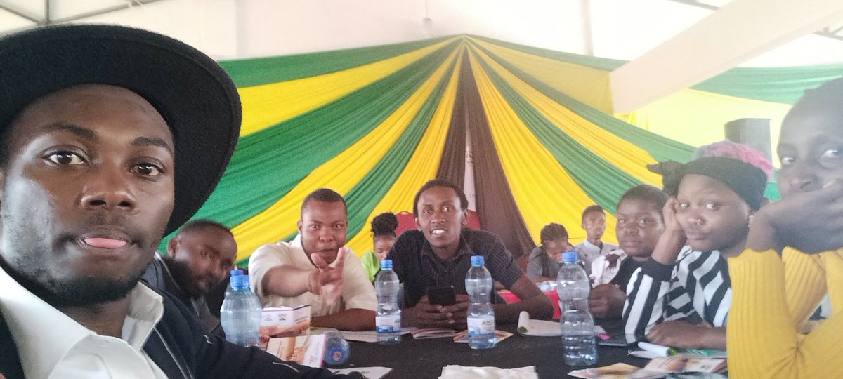 kimaniWaWachira's tweet photo. i have always advocated for the preservation of culture,but there are cultural practices that should be eliminated.Cultural practices that cause harm to anyone should be treated as crimes against humanity
As a Comrade i say No To FGM
@AFGMBoard is sensitization COMRADEs in Meru https://t.co/8K91iCWr7G