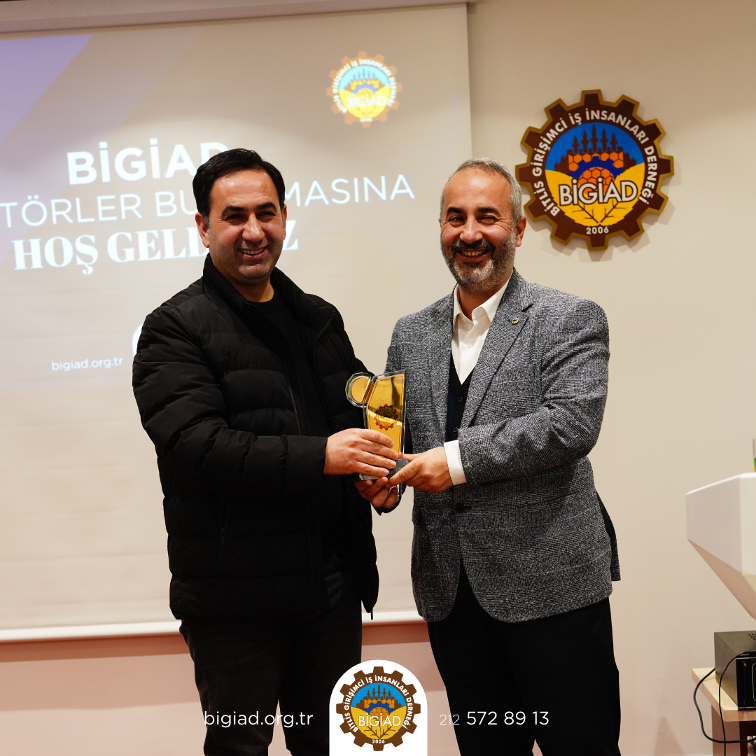 Bigiad's tweet photo. BİGİAD Genel Merkez Binası yenileme ve tadilat çalışmaları kapsamında maddi manevi emeği geçen tüm yönetim kurulu üyelerimize ve emek harcayan üyelerimize teşekkür plaketleri 2. SEKTÖREL toplantımız sonunda takdim edildi. https://t.co/cGHpaPlByS