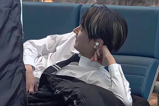0420MEDIA's tweet photo. he's driving us insane #enhypen_jay https://t.co/OumL8mEvYp