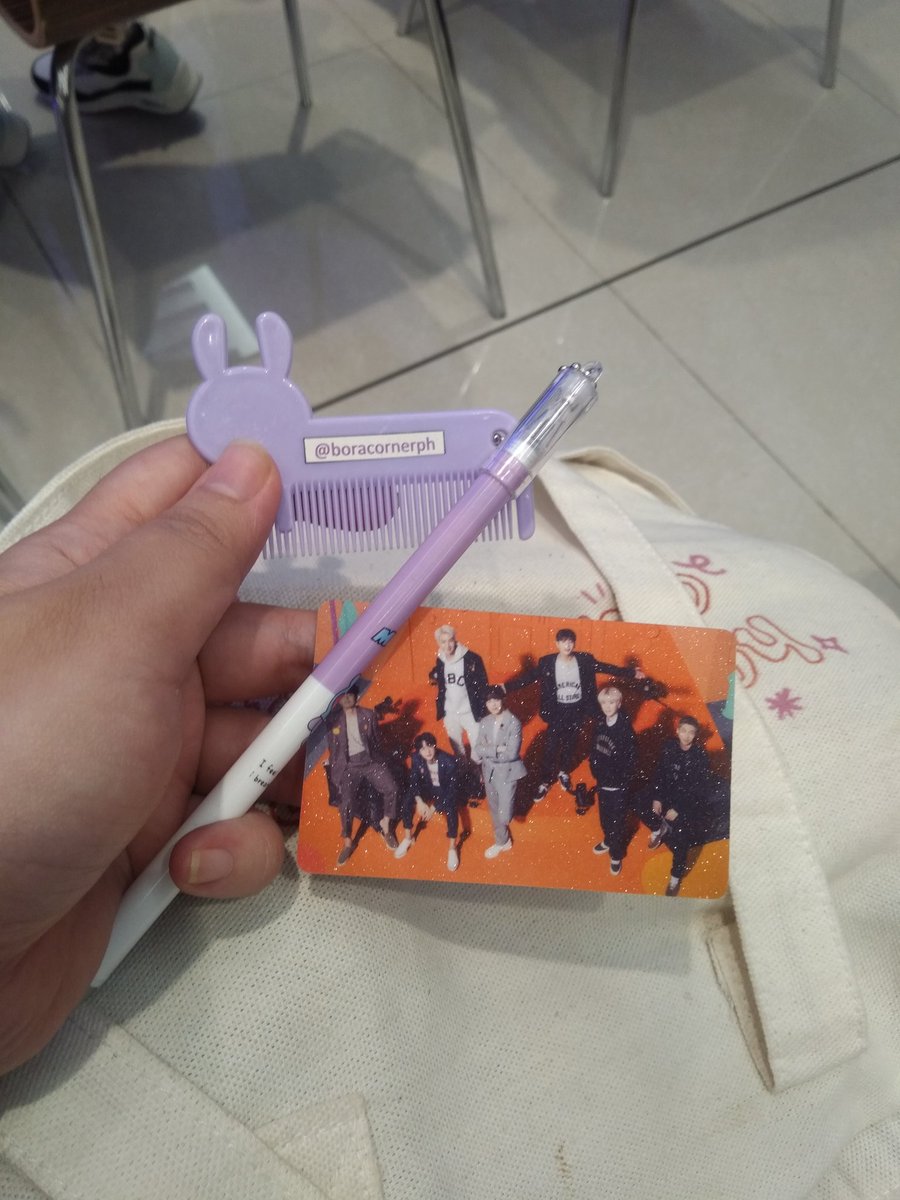 bbqnasunog's tweet photo. @boracornerph nice meeting you. Thank you sa free stuff!! 💜💜💜 https://t.co/nMbSErsiGZ