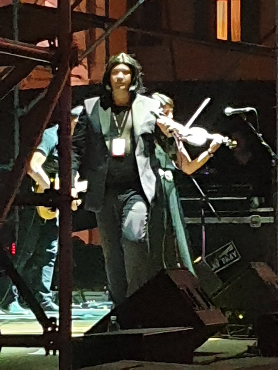 claudio_lesizza's tweet photo. Stasera gran Concerto di #ruggerodeitimidi a Udine al Palamostre.... PRESENTE 😁 https://t.co/1yPMcFiEoH