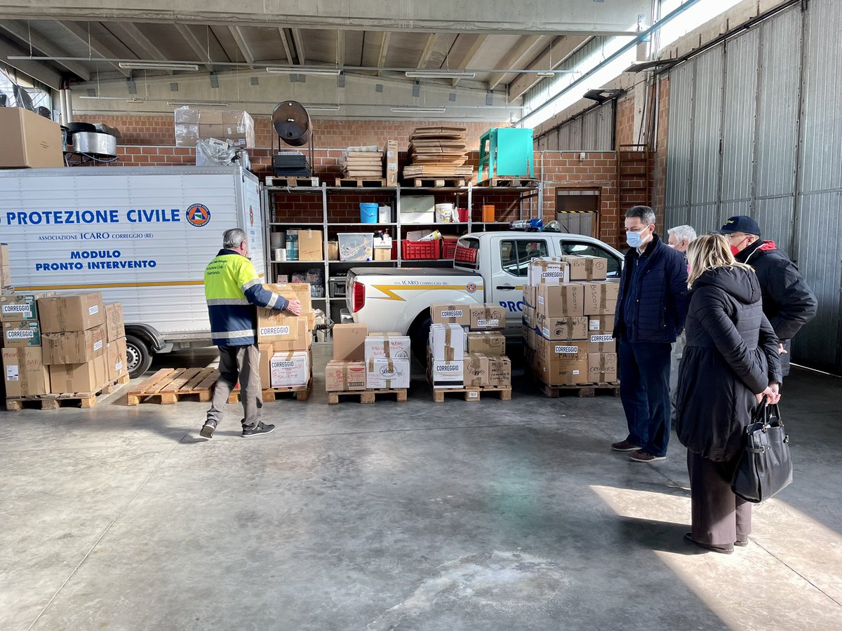 ComuneCorreggio's tweet photo. 🇺🇦 #CORREGGIO PER L'UCRAINA
Mentre sono già una ventina i cittadini ucraini arrivati e sistemati nella nostra città, prosegue la raccolta di beni e generi alimentari. https://t.co/23JzHM2jvT