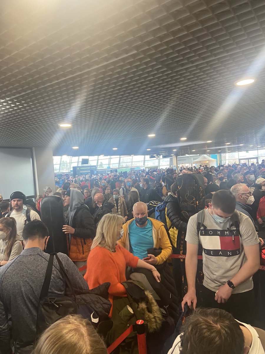 MrsSallyG's tweet photo. What a welcome to @AirportGrenoble to check in for our @jet2tweets flight. Absolutely chaos, no guidance, 3 hours to check in desk! Good job the health and safety police weren’t around #jet2 #Grenoble #grenobleairport #COVID19 #superspread https://t.co/oGqHyXeFXg