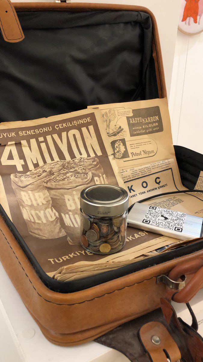 CerenTeKa's tweet photo. Sergide 40 adet NFT bulunmaktadır. Png görsellerden oluşan NFT’ler Tolkien’in yaratmış olduğu orta dünyadan karakterlere ve her biri bir kripto parayı temsil eden dünya dışı yaşam biçimlerine dayanmaktadır. #nftexhibition https://t.co/FuUQvfga34