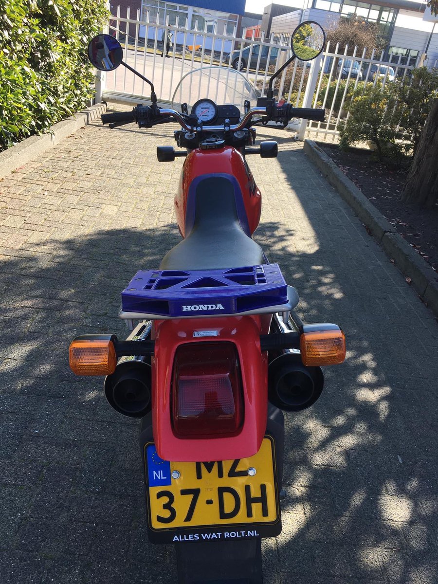 ikzoekeenmotor's tweet photo. Te koop: deze Honda SLR650 uit 1998 met 16.000 echte kilometers! Ideale #startersmotor. Ga naar https://t.co/WwAYXsbUs3 #linkinbio #passievoormotoren #ikzoekeenmotor #motortekoop https://t.co/tTrnA4VVJe