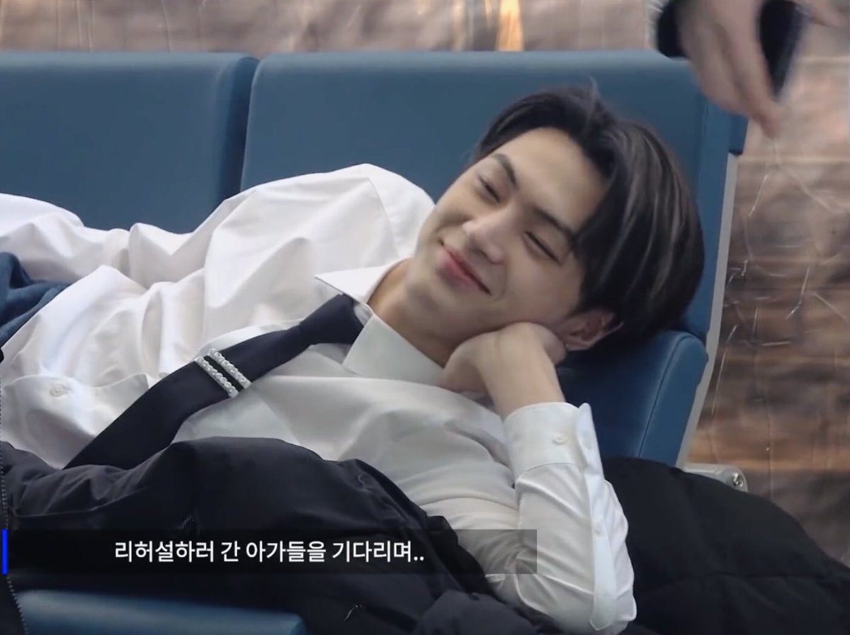 0420FEED's tweet photo. He’s so cute 🤧 #JAY #ENHYPEN_JAY https://t.co/Xe5XxOgSRG