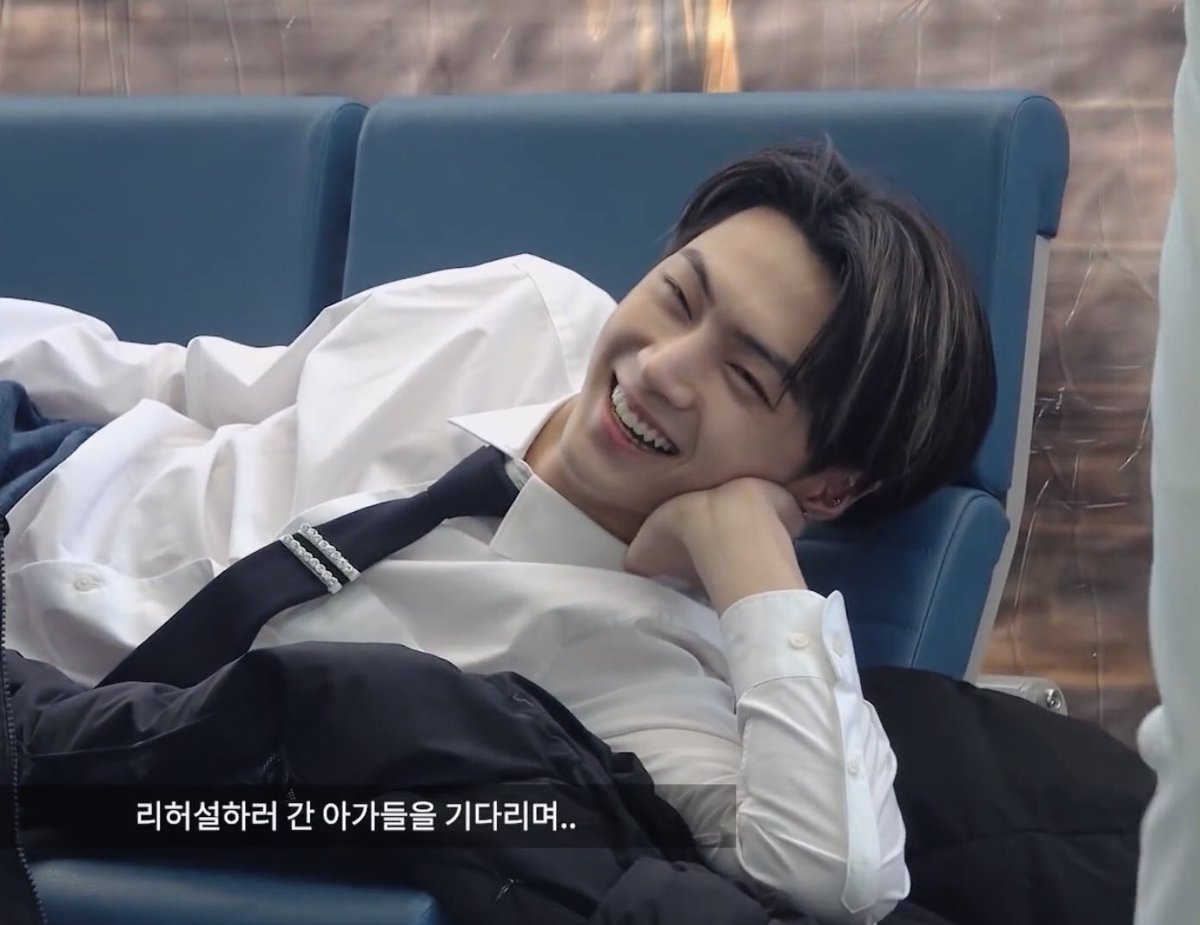 0420FEED's tweet photo. He’s so cute 🤧 #JAY #ENHYPEN_JAY https://t.co/Xe5XxOgSRG