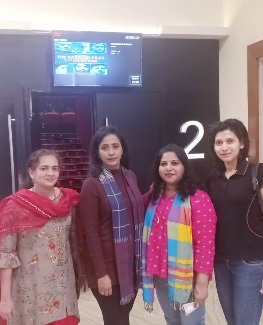 ShreelaxmiRajk1's tweet photo. If you want to know true history, if u believe in humanity pls go &amp; watch #TheKashmirFiles &amp; don't forget to take ur frndz along with.. https://t.co/e55yV6czO4