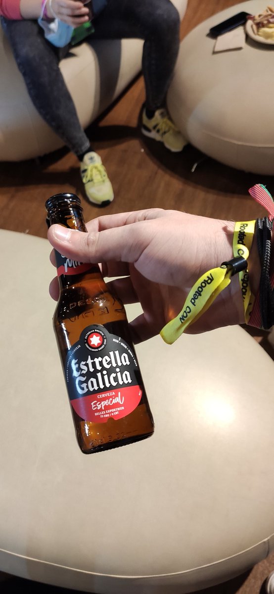 Alegrías que se lleva uno estando en la <a href="/rootedcon/">/RootedCON</a> 🥳 ¡Muchísimas gracias <a href="/securiters/">Securiters</a> ! Encima estrella 👏👏👏

<a href="/martrudix/">Marta Barrio</a> y <a href="/Carol12Gory/">Carol</a> si que saben como montárselo 😎