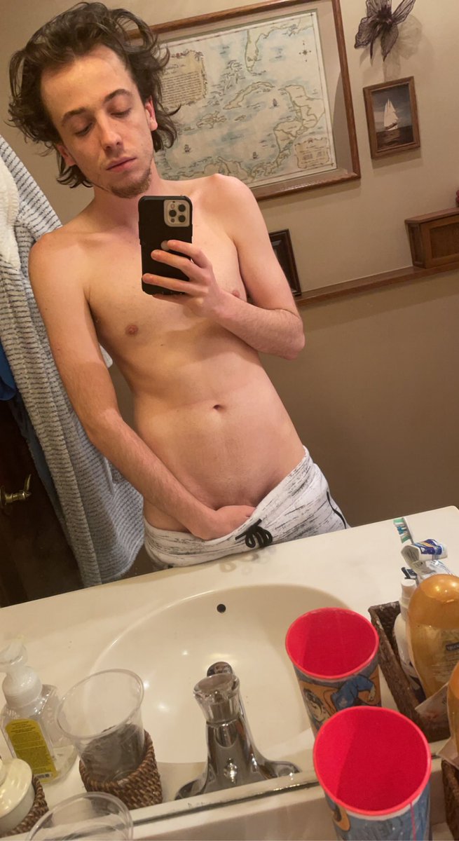 SporkyBooBoo's tweet photo. It’s so hard being single and looking like this 😜😭 #wherebaeat #gay #selfie #whatswrongwithbeingconfident https://t.co/N86JGvbBlP