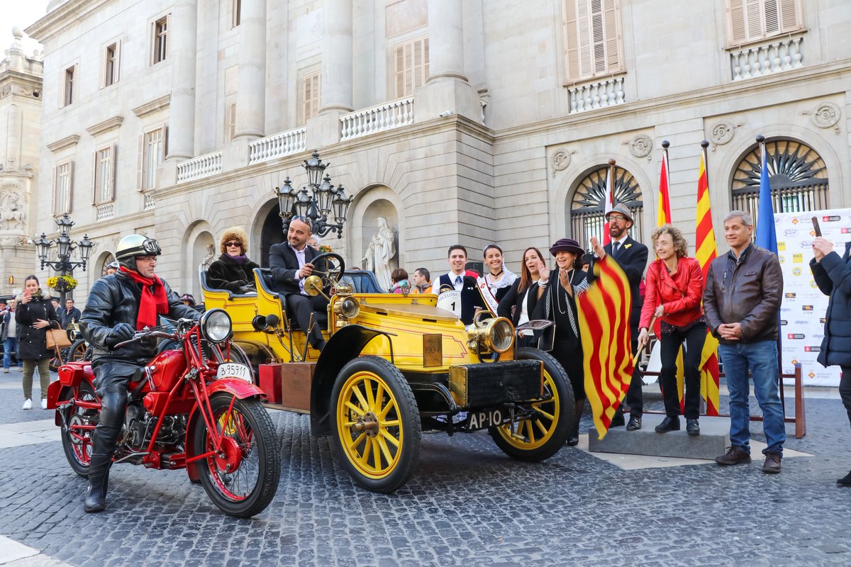 MiradasViajeras's tweet photo. 📻#MVRadioT7x23 #CURIOSOTECA
No es solamente un rally, también hay amantes de los trajes de época y en #IllaDiagonal se puede visitar la exposición abierta a todo el público.
@DiegoRuizRV #MariaMarín @rallisitges.
👇 #Radio @CAPITALRADIOB
https://t.co/laaal710Pn https://t.co/FYz4lXrMqi