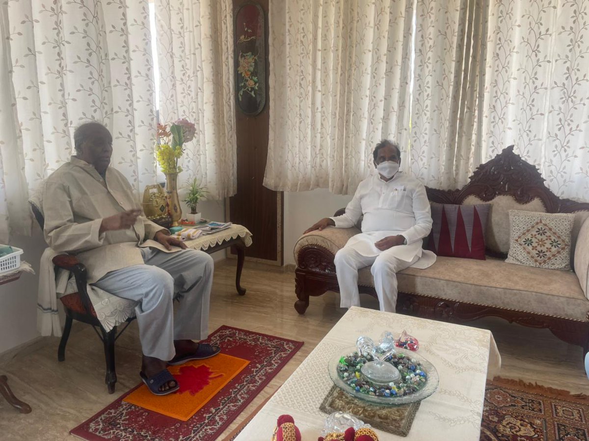 thekjgeorge's tweet photo. Today I formally called upon our Former Minister Sri. Raghupathy Ji at his residence this afternoon. 

ಇಂದು ನಾನು ನಮ್ಮ ಮಾಜಿ ಸಚಿವರಾದ ಶ್ರೀ. ರಘುಪತಿ ಅವರನ್ನು ಇಂದು ಮಧ್ಯಾಹ್ನ ಅವರ ನಿವಾಸದಲ್ಲಿ ಭೇಟಿ ಮಾಡಿದೆ. https://t.co/wtpbMpKtvn