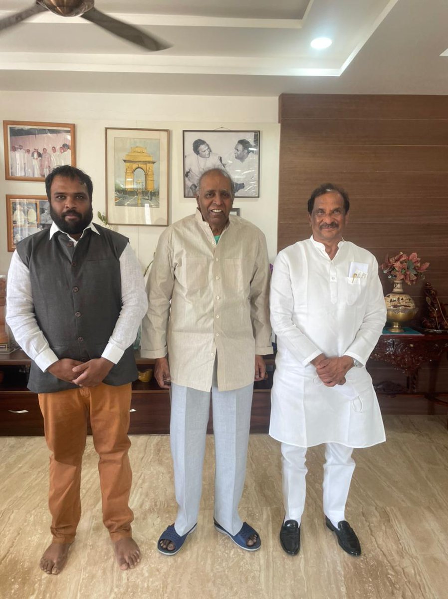 thekjgeorge's tweet photo. Today I formally called upon our Former Minister Sri. Raghupathy Ji at his residence this afternoon. 

ಇಂದು ನಾನು ನಮ್ಮ ಮಾಜಿ ಸಚಿವರಾದ ಶ್ರೀ. ರಘುಪತಿ ಅವರನ್ನು ಇಂದು ಮಧ್ಯಾಹ್ನ ಅವರ ನಿವಾಸದಲ್ಲಿ ಭೇಟಿ ಮಾಡಿದೆ. https://t.co/wtpbMpKtvn