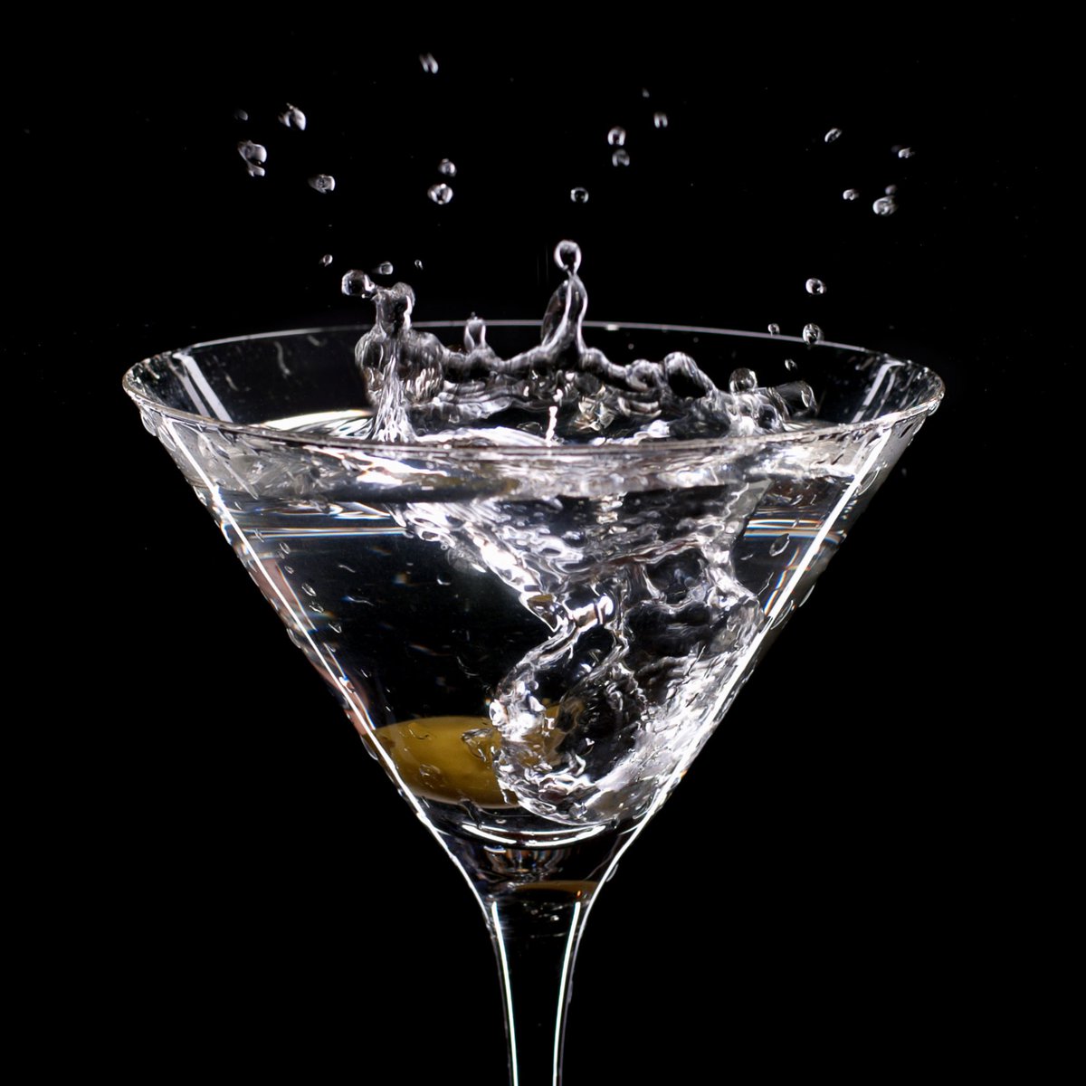 triplesixdrygin's tweet photo. “The proper union of gin and vermouth is a great and sudden glory; it is one of the happiest marriages on earth and one of the shortest lived.” 
- Bernard de VoTo https://t.co/dPBLc7uV88