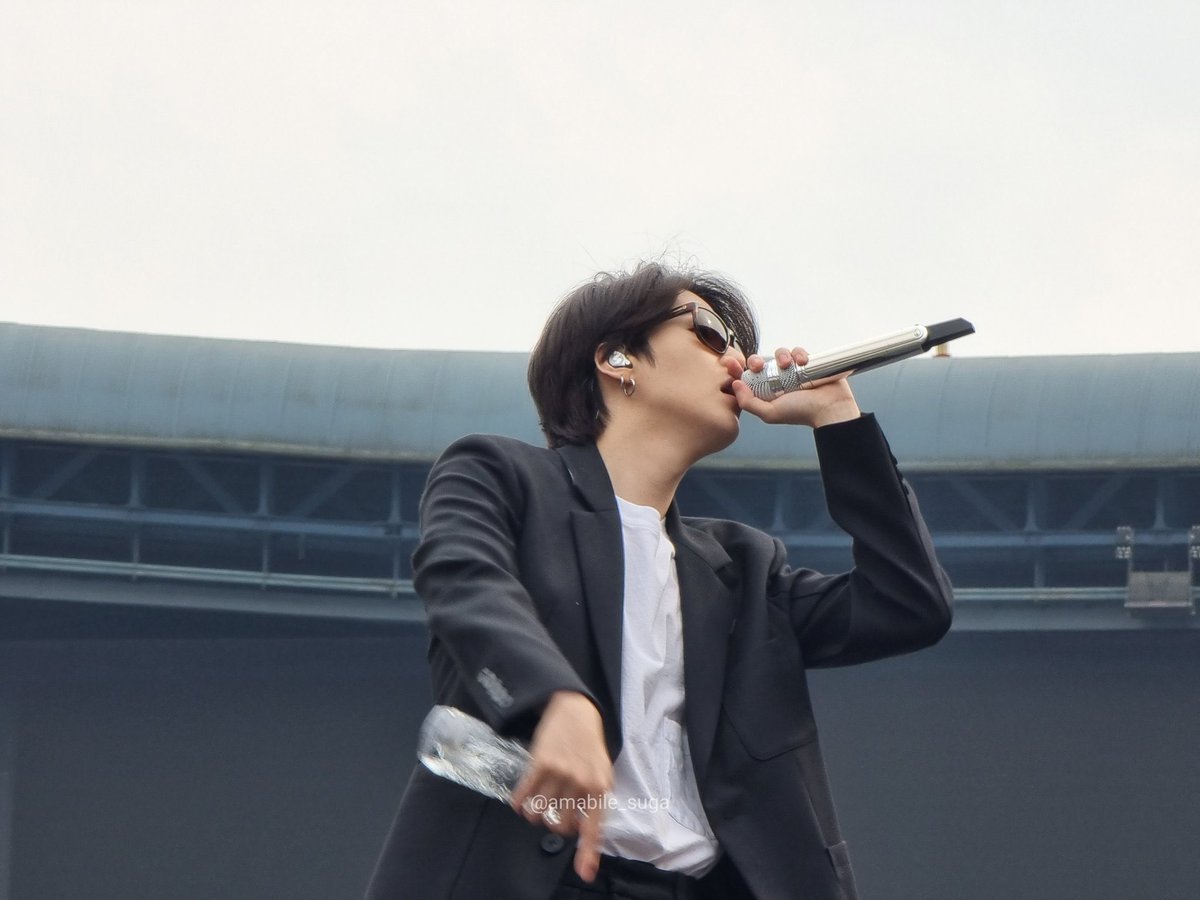 agustdfms's tweet photo. staring at those pics forever, wow https://t.co/k3tfVPGIO1