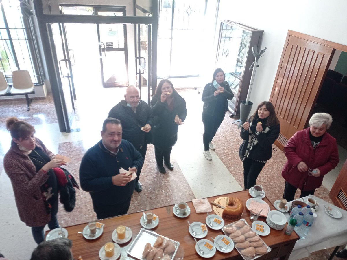 AABPresidente's tweet photo. Desayuno archidones entre compañeros y amigos. Que buen momento para dar comienzo a los #9EncAAB https://t.co/Yqvba6wgEz